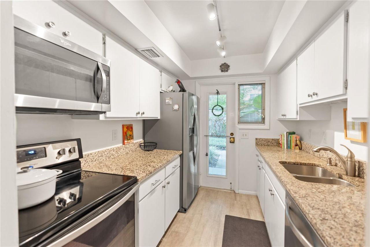 3711 Almeria Avenue, Unit 3N, Sarasota, FL 34239 Photo