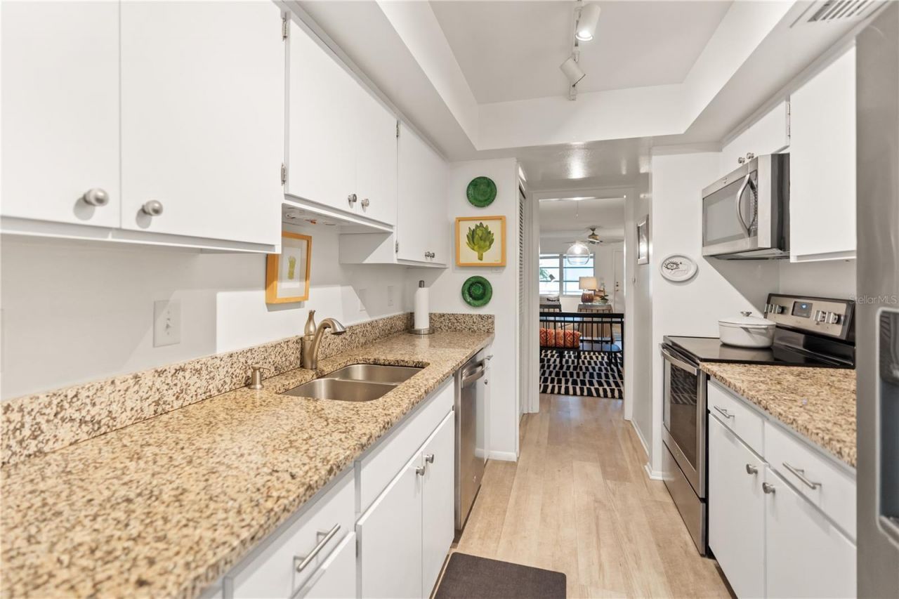 3711 Almeria Avenue, Unit 3N, Sarasota, FL 34239 Photo