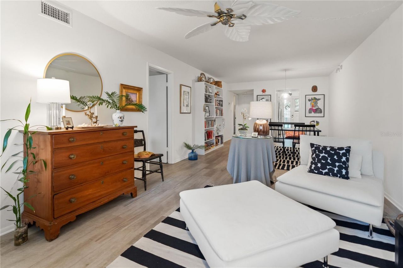 3711 Almeria Avenue, Unit 3N, Sarasota, FL 34239 Photo