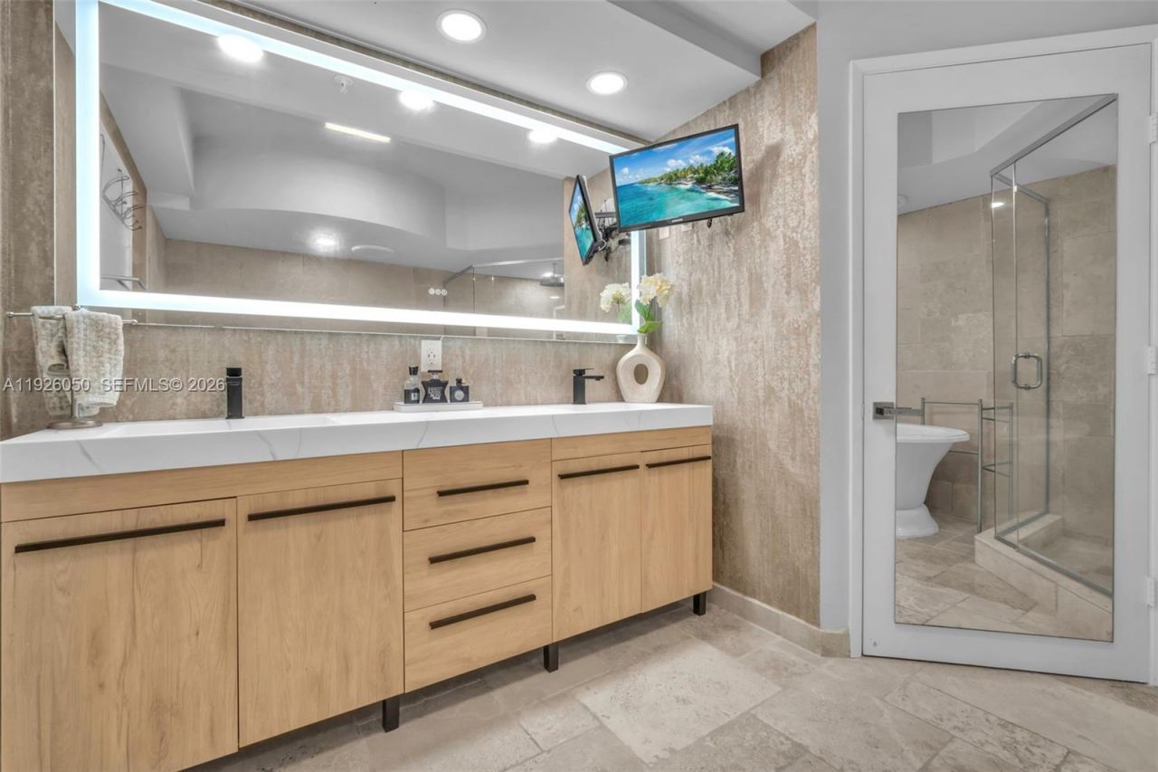 333 Las Olas Way, Unit 405, Fort Lauderdale, FL 33301 Photo