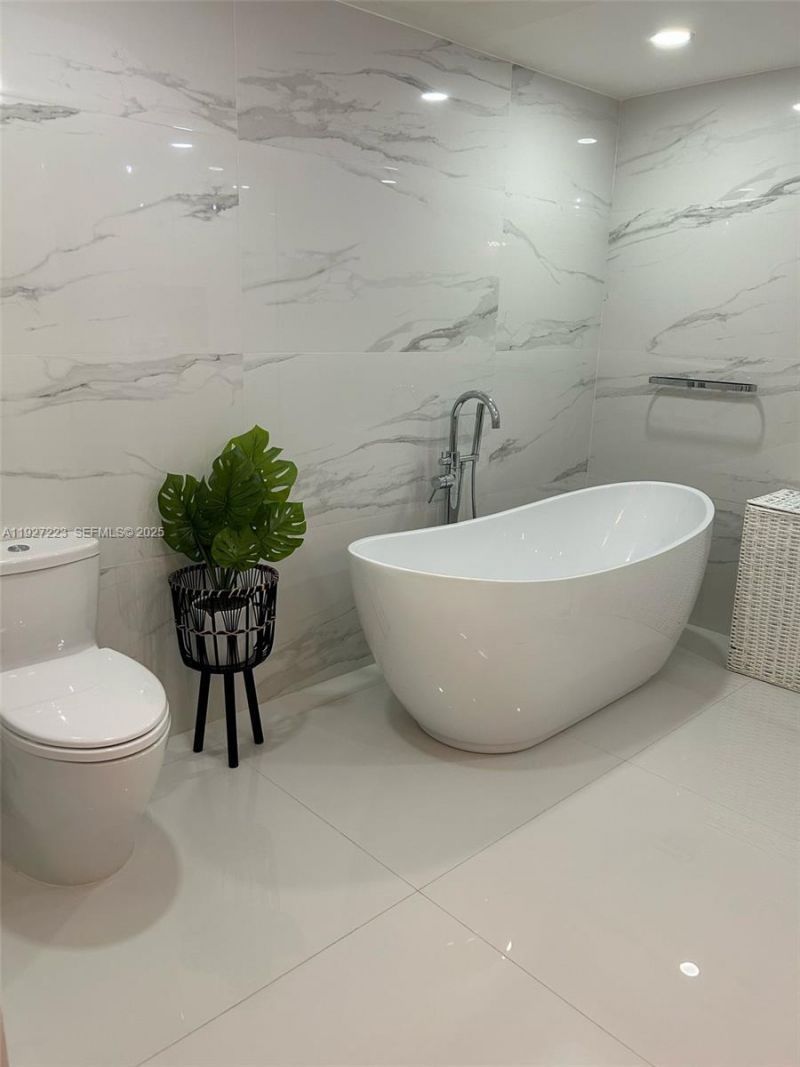 17555 Atlantic Blvd, Unit 1001, Sunny Isles Beach, FL 33160 Photo