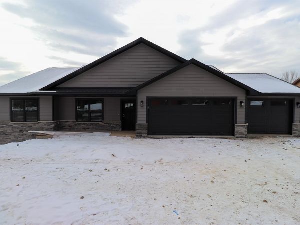 801 Hawkeye Heights Road, Dubuque, IA 52001