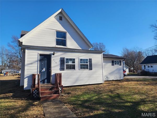 216 S Pine Street, Stonington, IL 62567