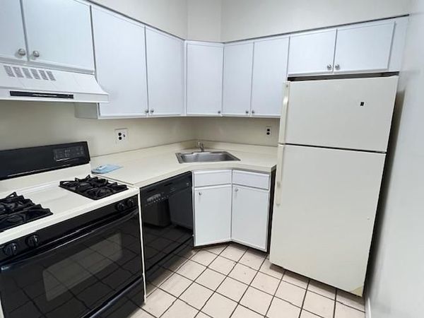 66-07 242nd Street, Unit 13E, Douglaston, NY 11362