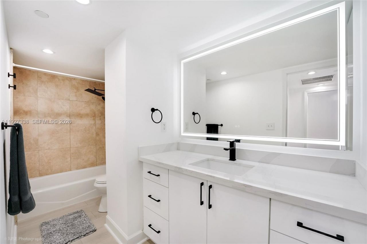 401 69th St, Unit 613, Miami Beach, FL 33141 Photo