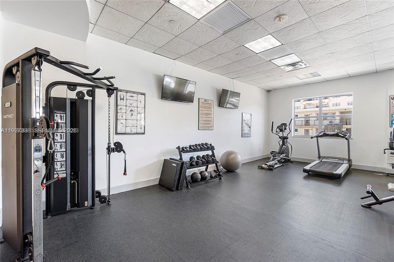 401 69th St, Unit 613, Miami Beach, FL 33141 Photo