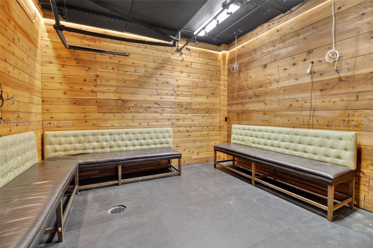 1216 Washington Ave, Miami Beach, FL 33139 Photo