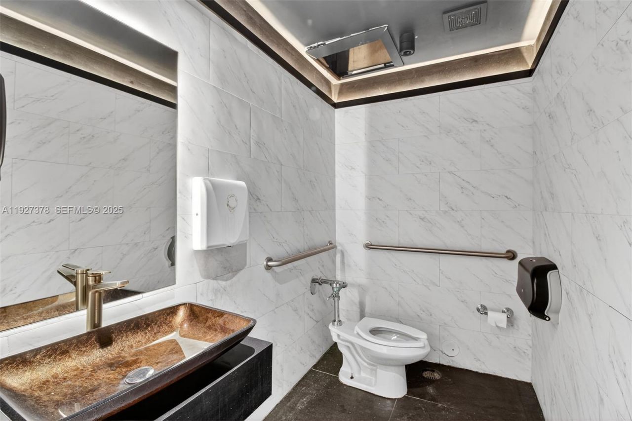 1216 Washington Ave, Miami Beach, FL 33139 Photo