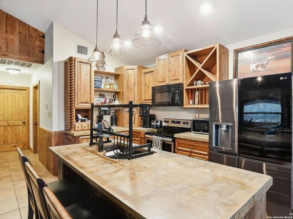 340 Rio Oak, Pipe Creek, TX 78063