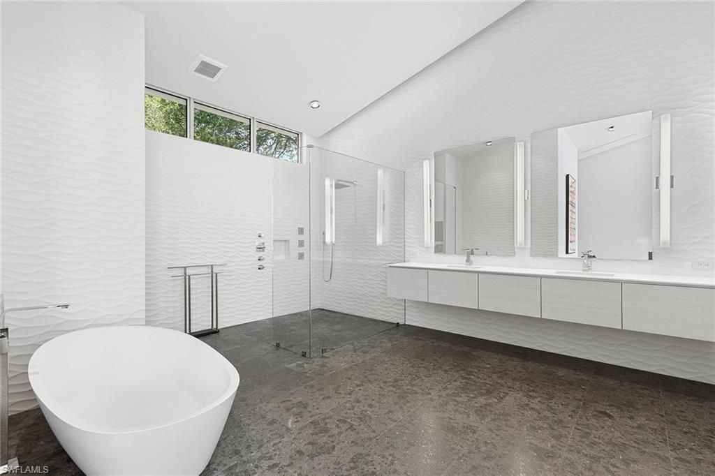 2211 South Winds Dr, Naples, FL 34102 Photo