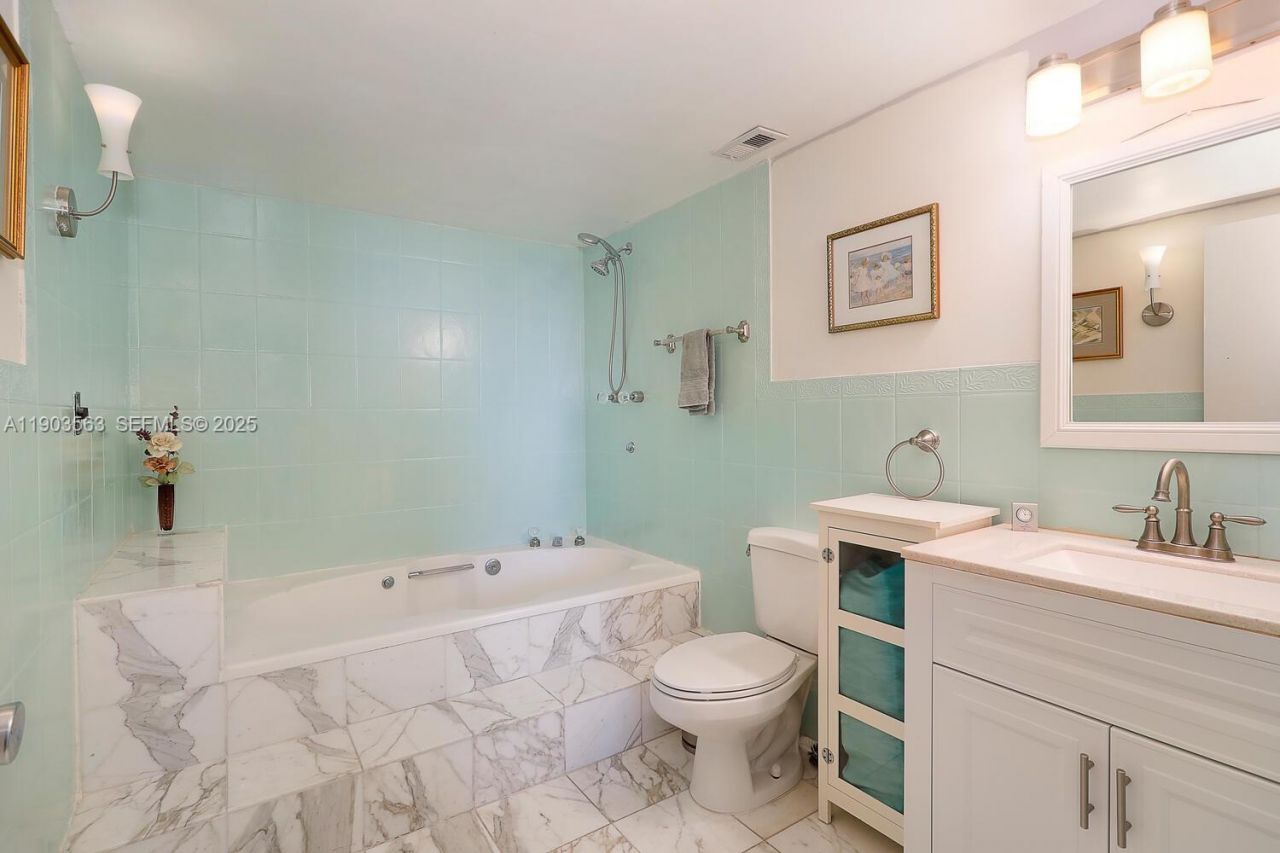 145 SE 25th Rd, Unit 702, Miami, FL 33129 Photo