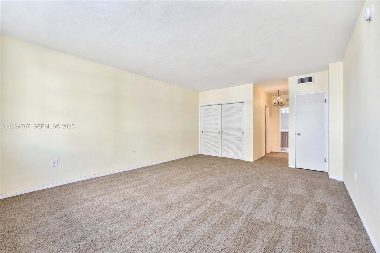 5825 Collins Ave, Unit 6E, Miami Beach, FL 33140 Photo