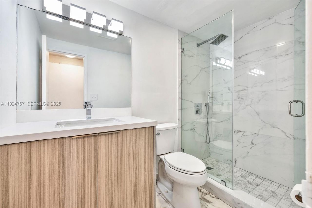 5825 Collins Ave, Unit 6E, Miami Beach, FL 33140 Photo