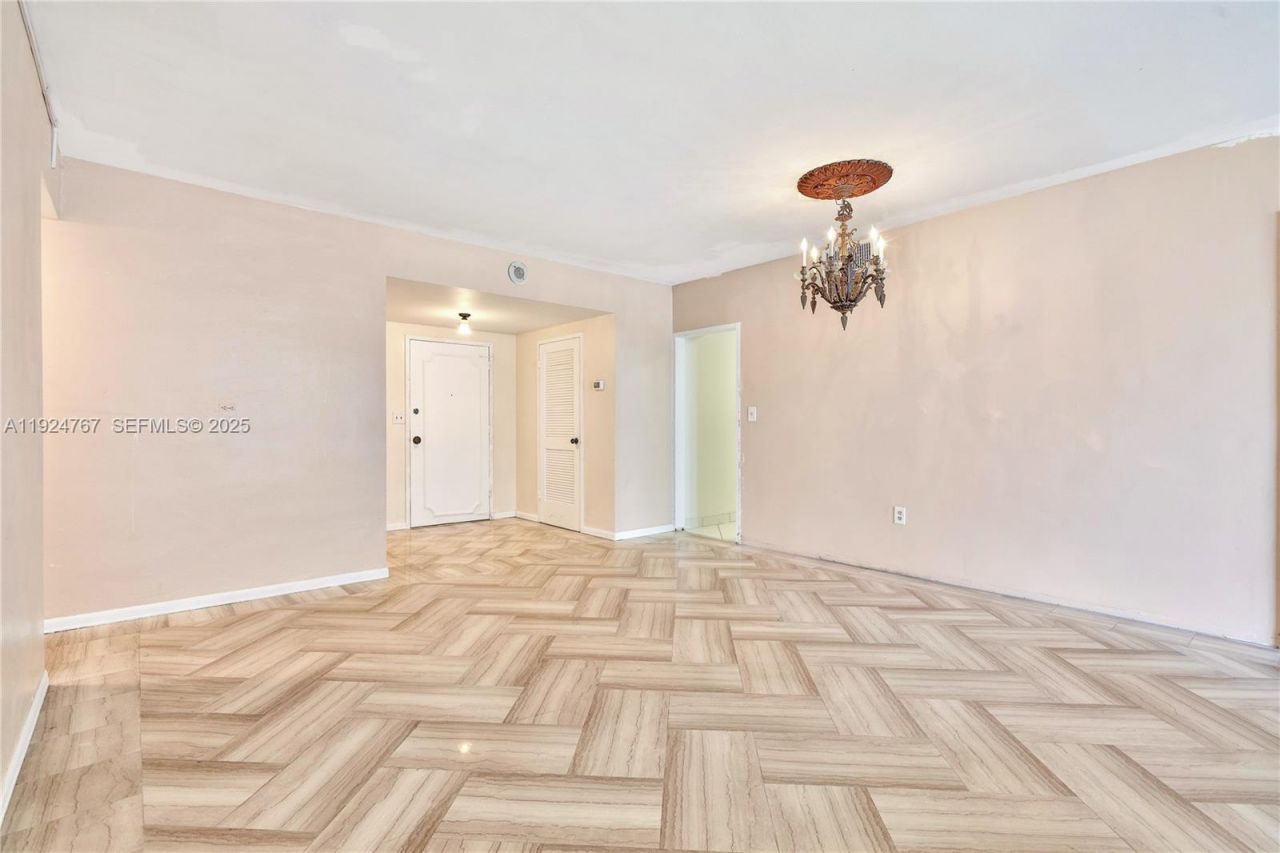 5825 Collins Ave, Unit 6E, Miami Beach, FL 33140 Photo