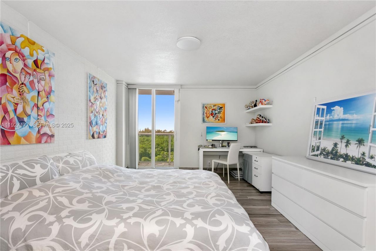 100 Bayview Dr, Unit 625, Sunny Isles Beach, FL 33160 Photo