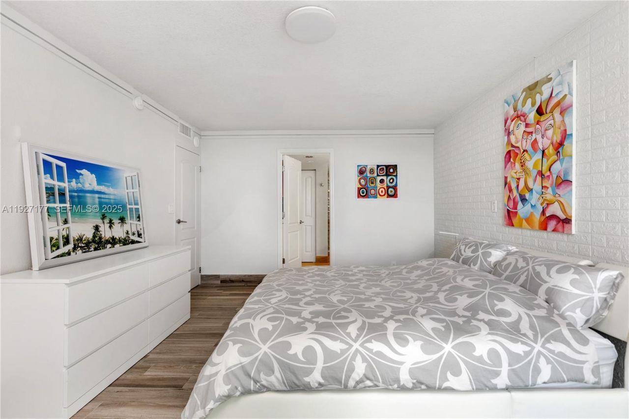 100 Bayview Dr, Unit 625, Sunny Isles Beach, FL 33160 Photo