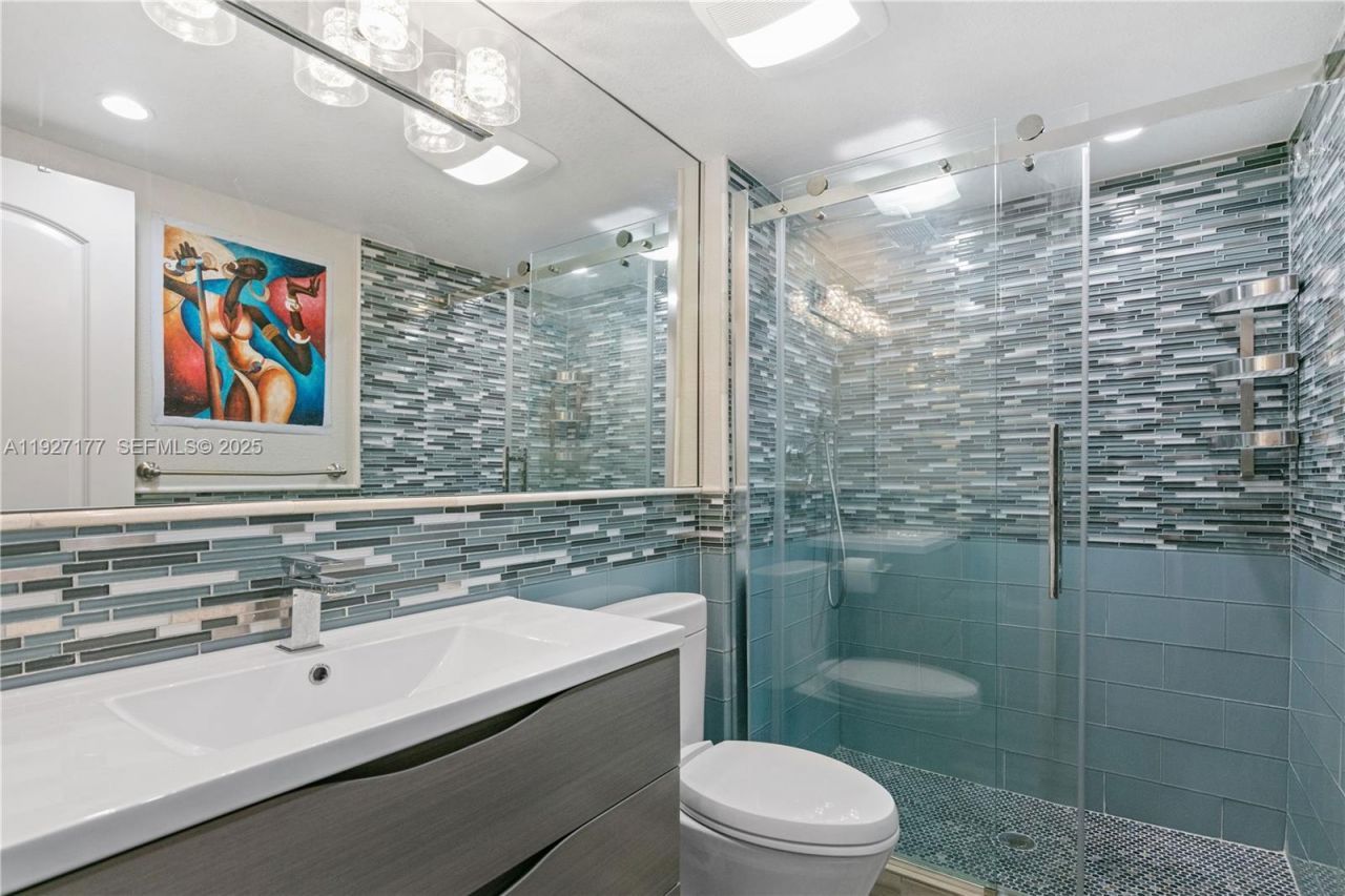 100 Bayview Dr, Unit 625, Sunny Isles Beach, FL 33160 Photo