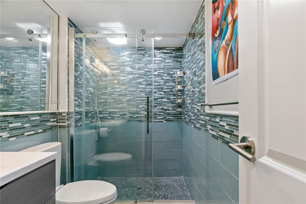 100 Bayview Dr, Unit 625, Sunny Isles Beach, FL 33160 Photo