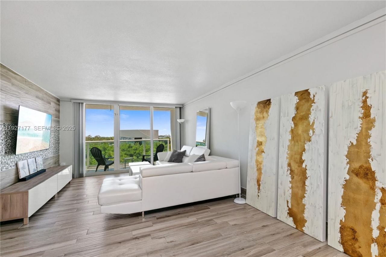 100 Bayview Dr, Unit 625, Sunny Isles Beach, FL 33160 Photo