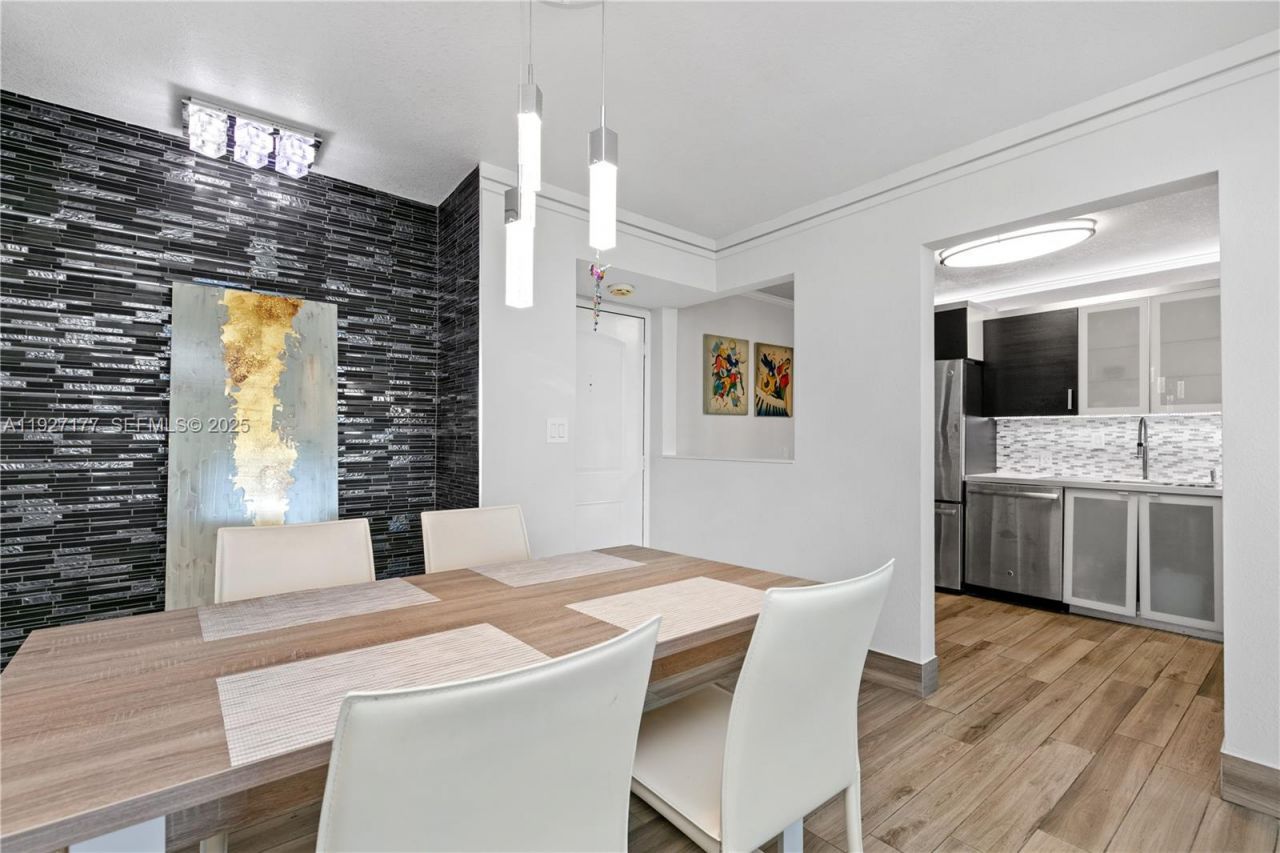 100 Bayview Dr, Unit 625, Sunny Isles Beach, FL 33160 Photo