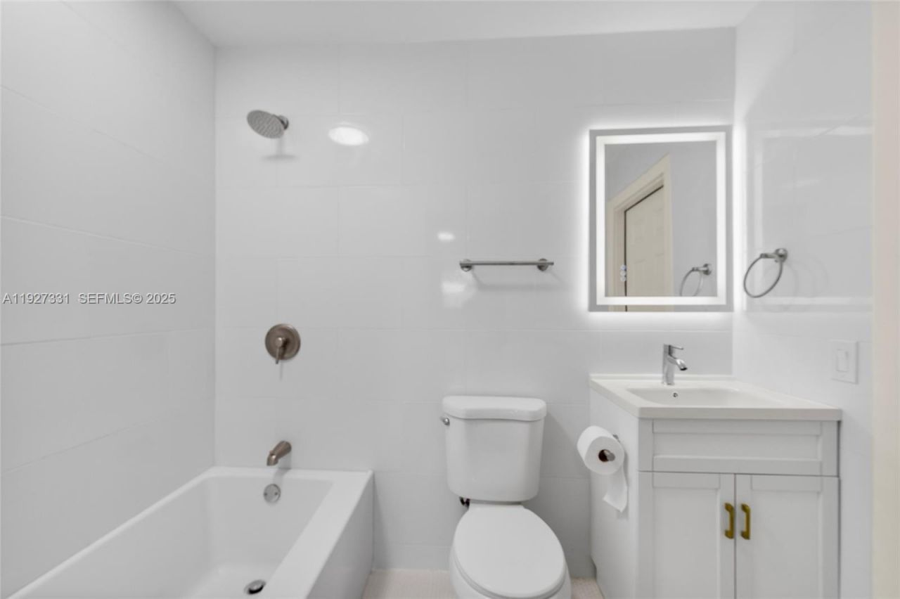 9915 SW 212th St, Cutler Bay, FL 33189 Photo