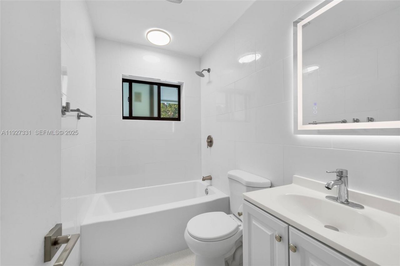 9915 SW 212th St, Cutler Bay, FL 33189 Photo