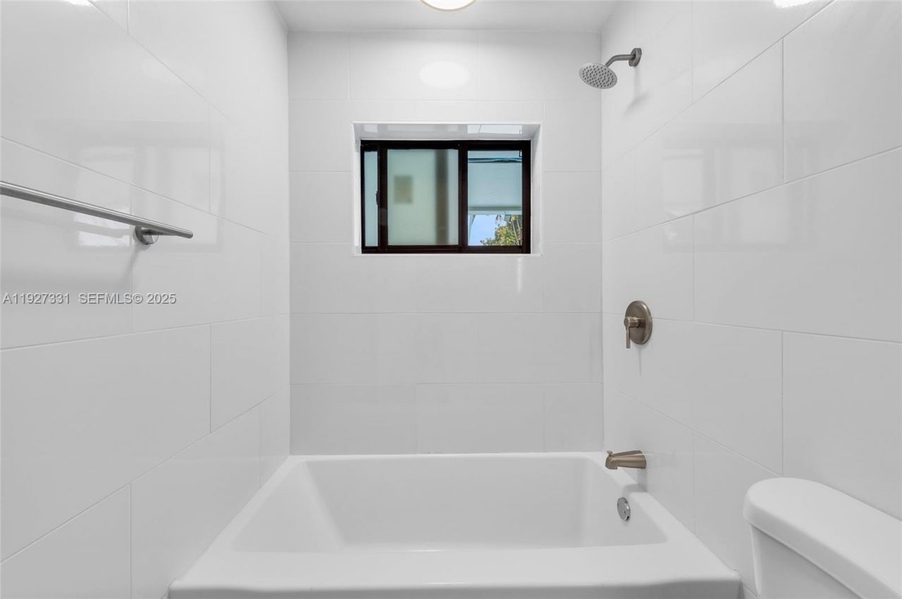 9915 SW 212th St, Cutler Bay, FL 33189 Photo