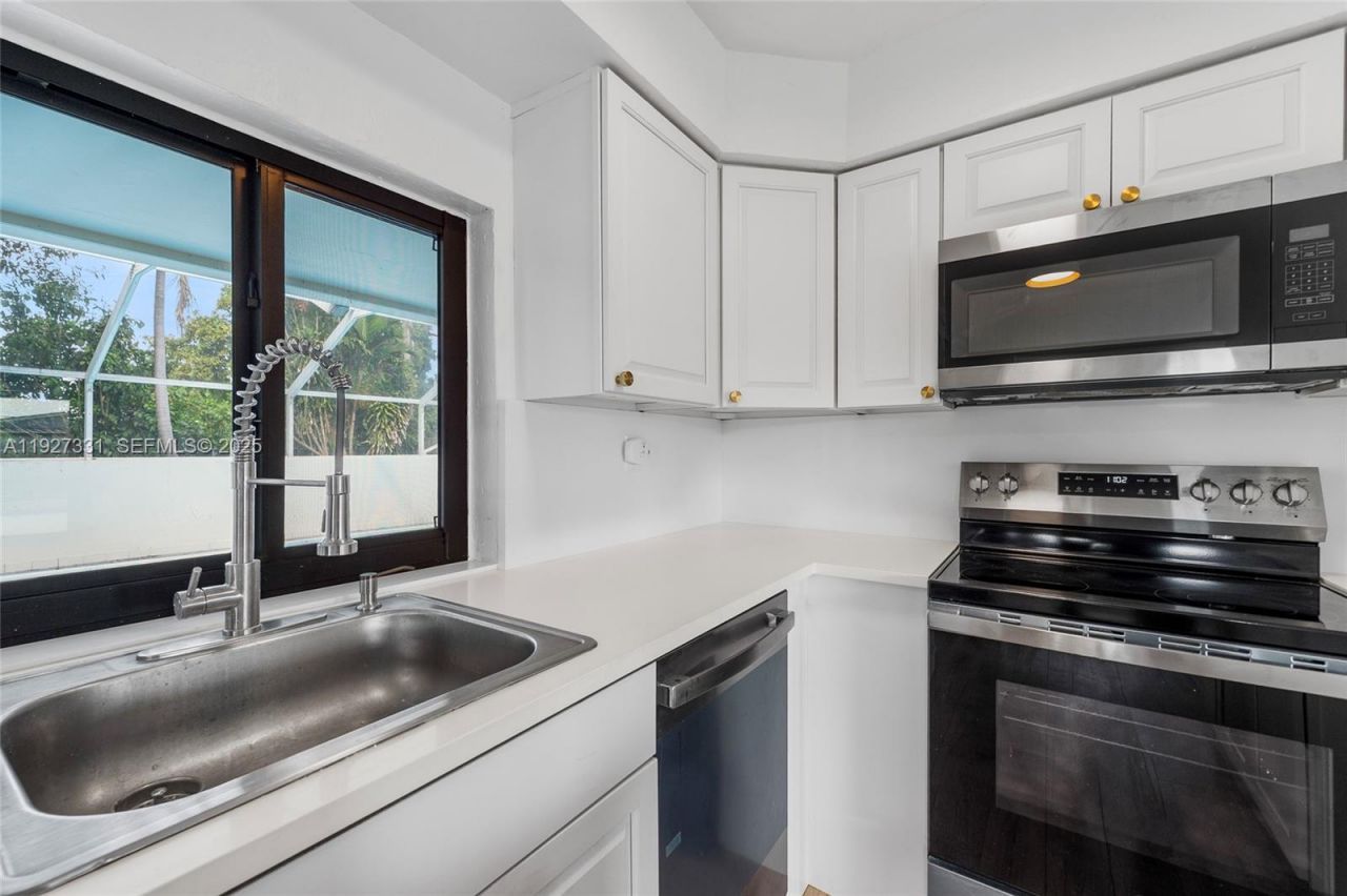 9915 SW 212th St, Cutler Bay, FL 33189 Photo