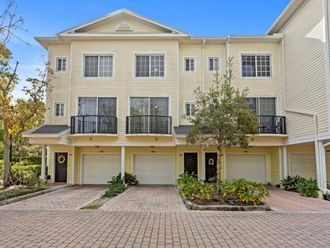 9831 MEADOW FIELD CIRCLE Tampa, FL 33626