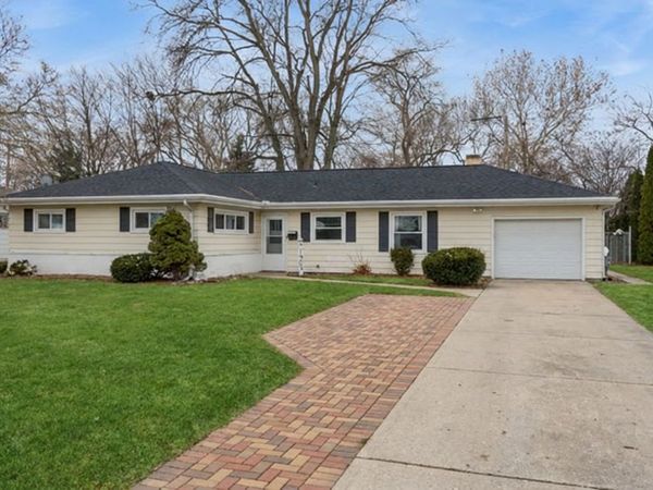 1902 N Washington Street, Wheaton, IL 60187