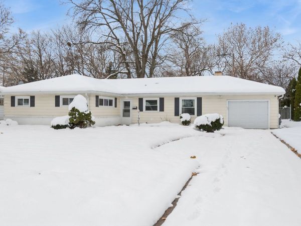 1902 N Washington Street, Wheaton, IL 60187