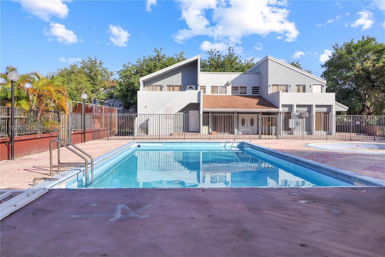 6195 W 18th Ave, Unit G101, Hialeah, FL 33012 Photo