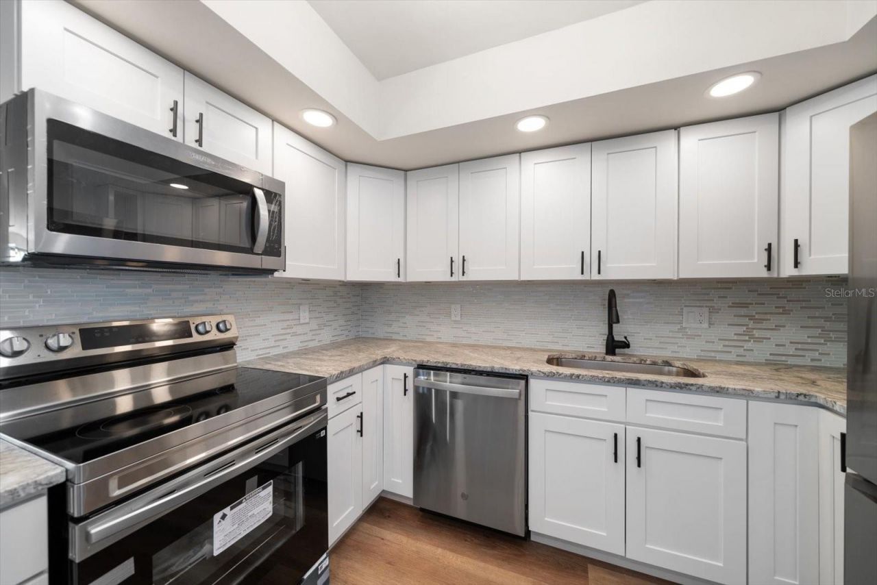 5200 Brittany Drive S, Unit 1503, Saint Petersburg, FL 33715 Photo