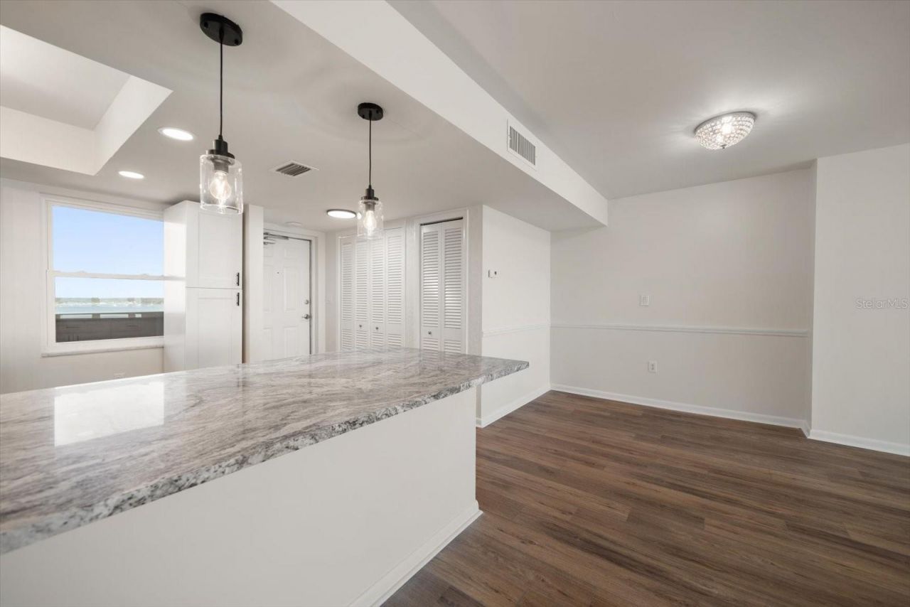 5200 Brittany Drive S, Unit 1503, Saint Petersburg, FL 33715 Photo