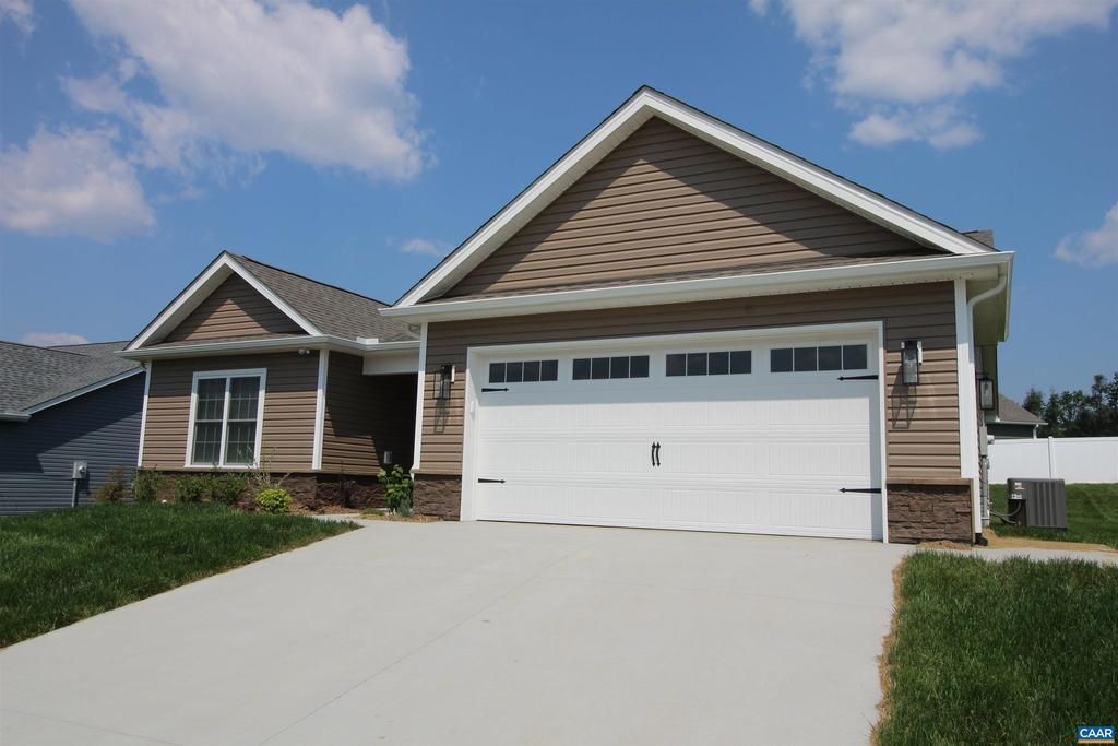 173 Langley Dr, Waynesboro, VA 22980 Main Photo