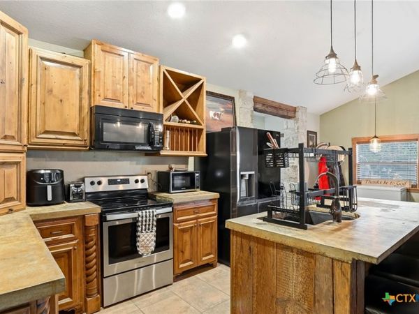 340 Rio Oak , Pipe Creek, TX 78063