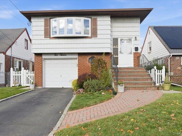 212 Lakeview Avenue, Malverne, NY 11565