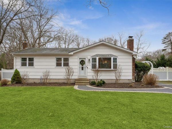 31 Howell Place, Speonk, NY 11972