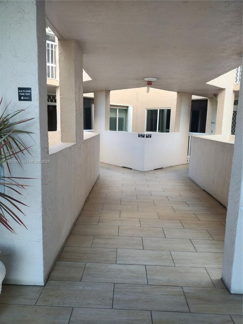 7557 Granville Dr, Unit 305, Tamarac, FL 33321 Photo