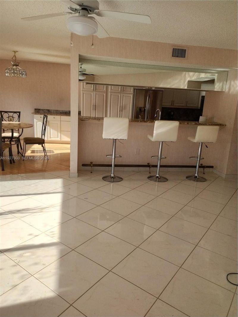 7557 Granville Dr, Unit 305, Tamarac, FL 33321 Photo