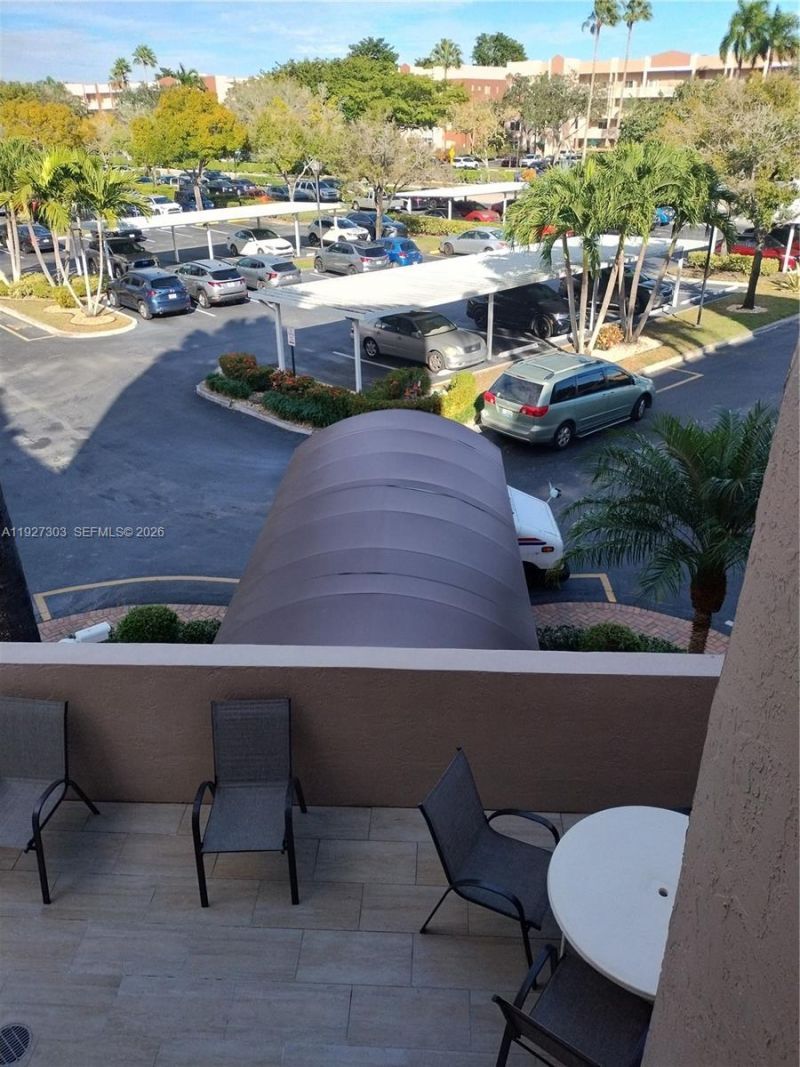 7557 Granville Dr, Unit 305, Tamarac, FL 33321 Photo