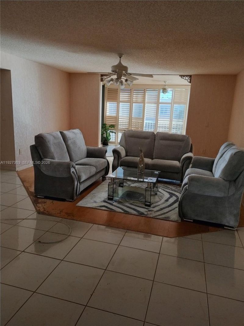 7557 Granville Dr, Unit 305, Tamarac, FL 33321 Photo