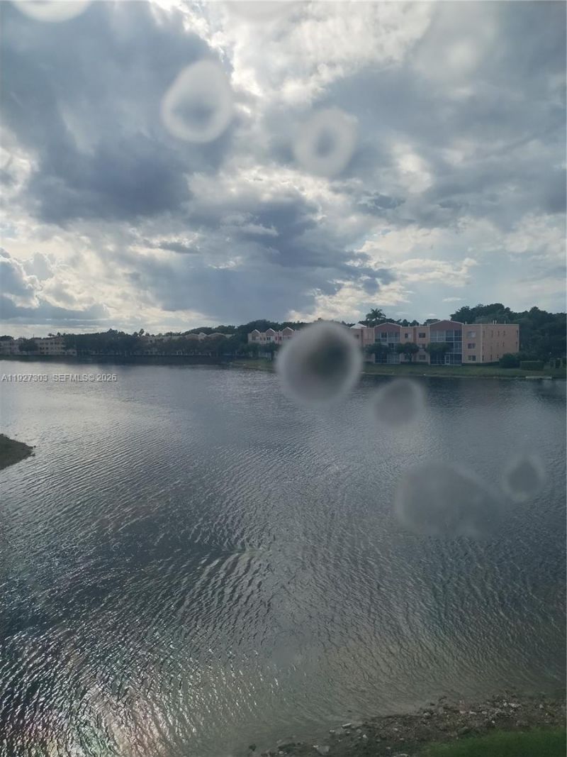 7557 Granville Dr, Unit 305, Tamarac, FL 33321 Photo