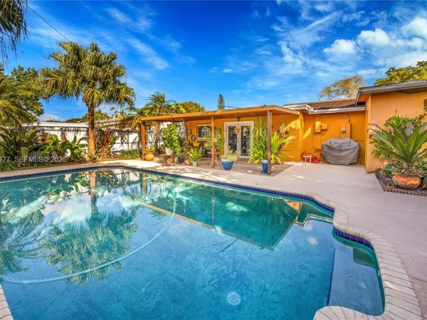 4110 W 7th Ln, Hialeah, FL 33012