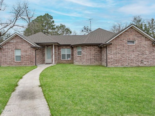 1098 Timber Trails Road , Breaux Bridge, LA 70517
