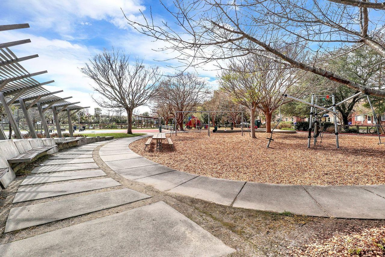 208 Gordon Street Photo 102