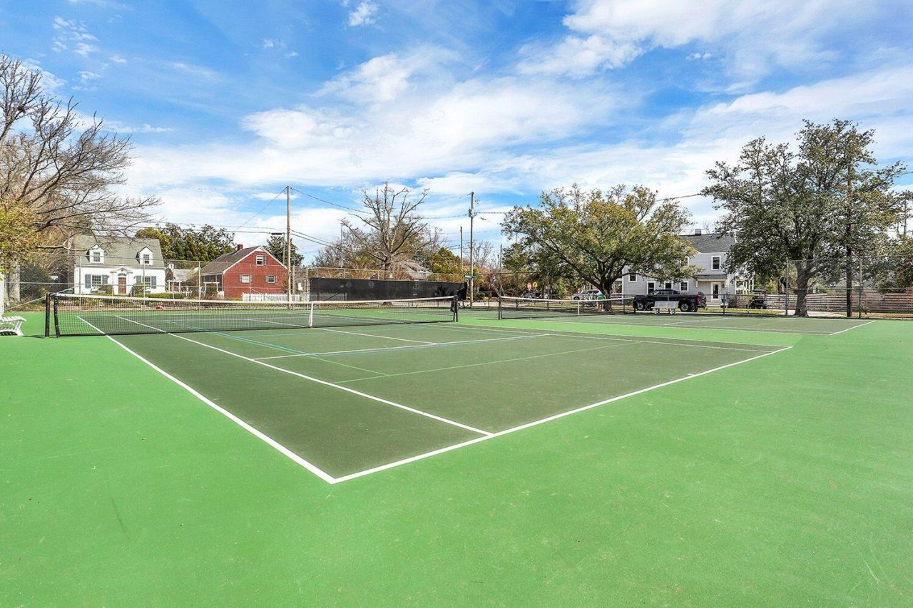 208 Gordon Street Photo 104