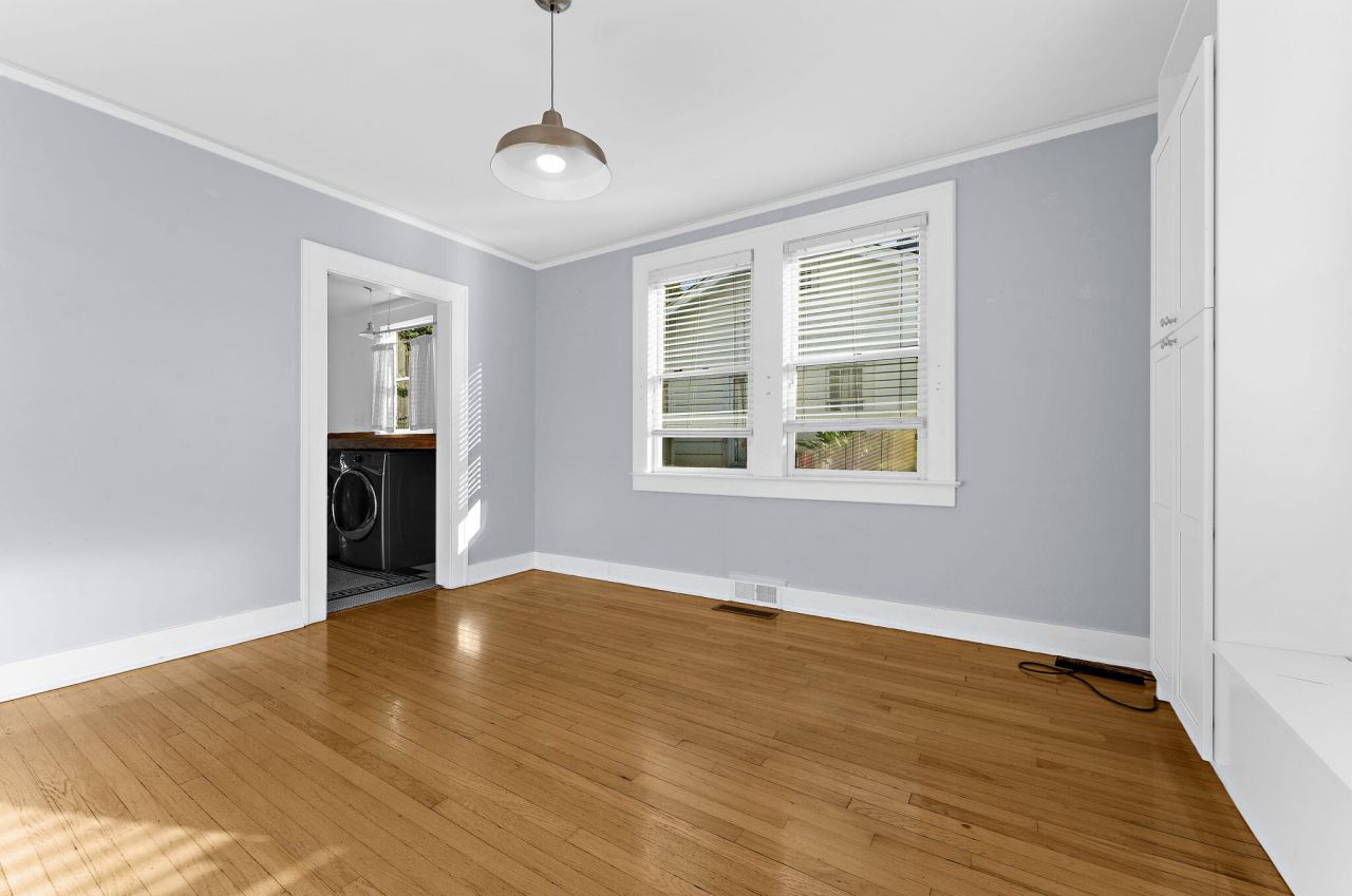 208 Gordon Street Photo 15