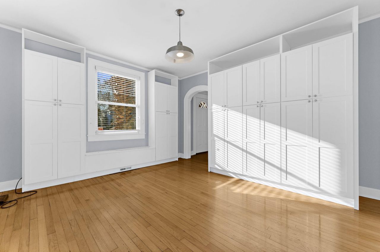 208 Gordon Street Photo 16