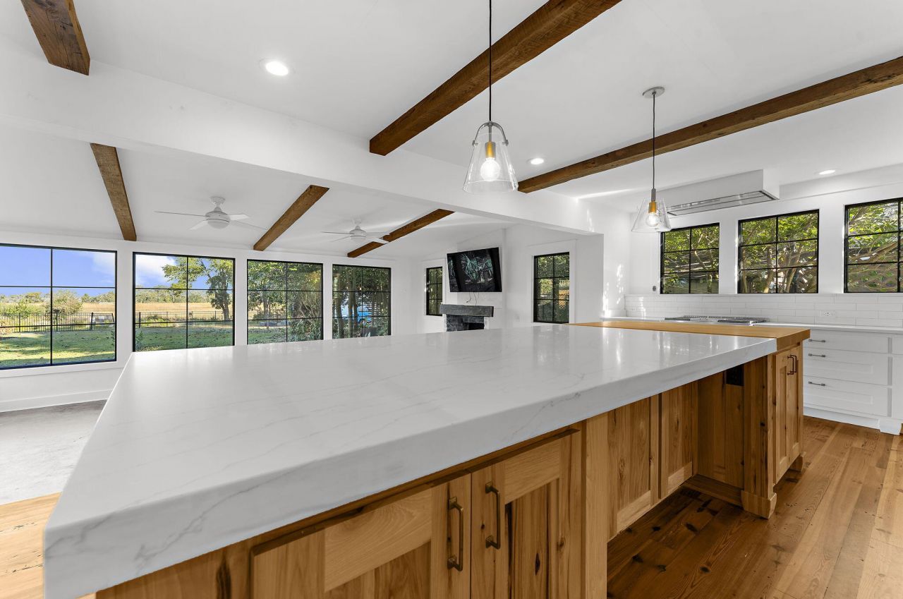 208 Gordon Street Photo 23